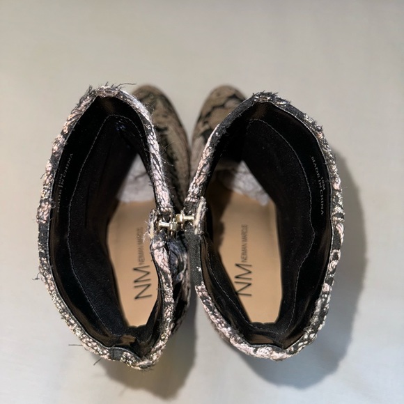 Neiman Marcus Bucasia Floral Brocade Ankle Boot | Color: Black, Gold | Size: 10 - Picture 11 of 14